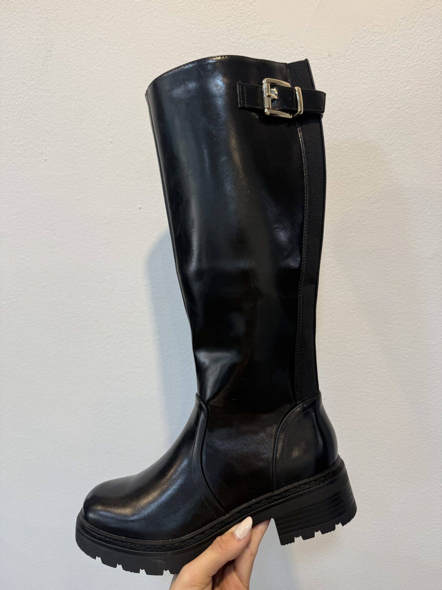 Bota alta negra